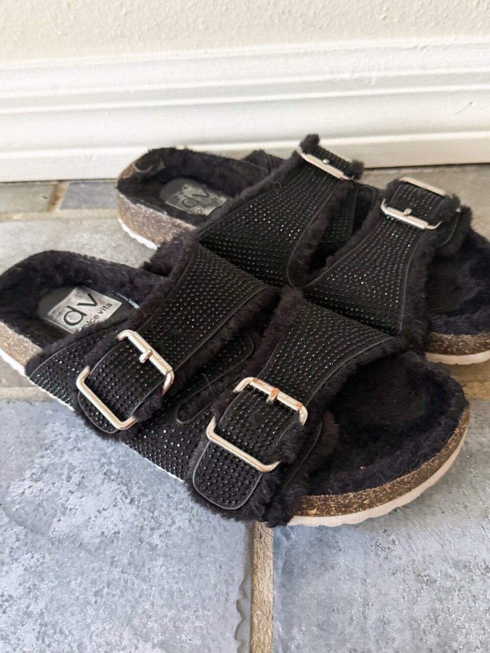 DV Dolce Vita Fuzzy Slide Sandals Womens 8 Black Sherpa Buckle Comfort - Picture 3 of 5